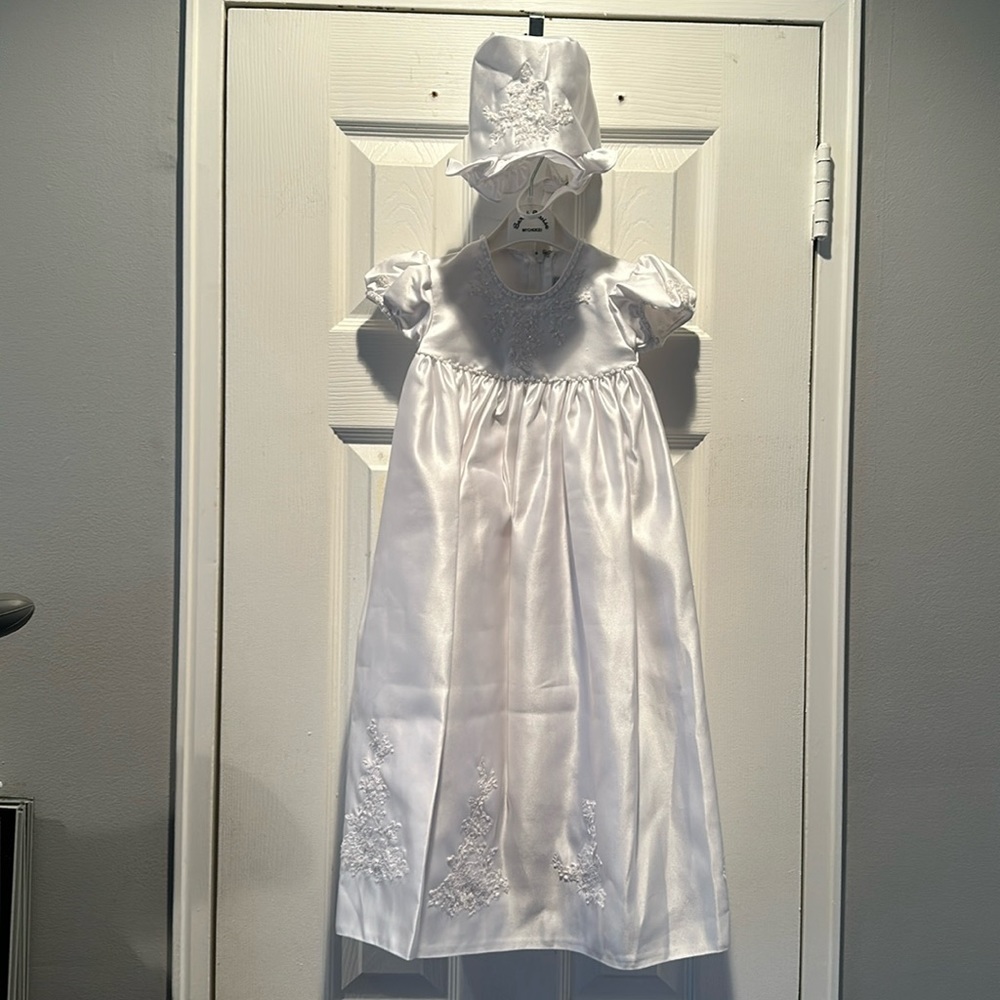 NEW gown w/delicate accents w/matching hat- christening/wedding-smoke free home